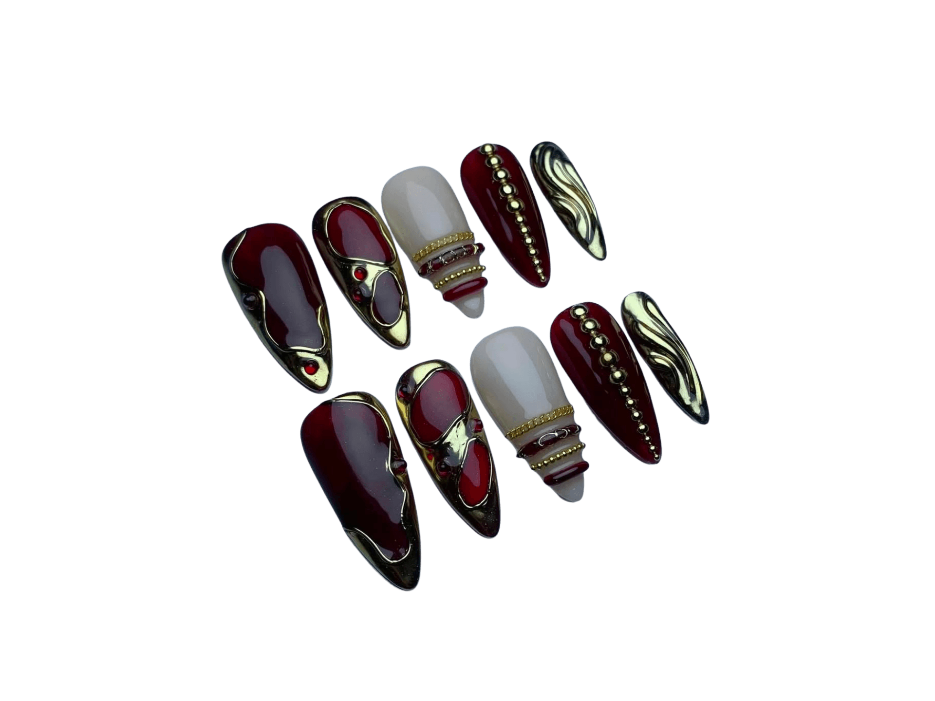 Set de uñas destacado: esmalte espejo burdeo con grieta dorada, base nude con anillos dorados y acabado cromado dorado/negro